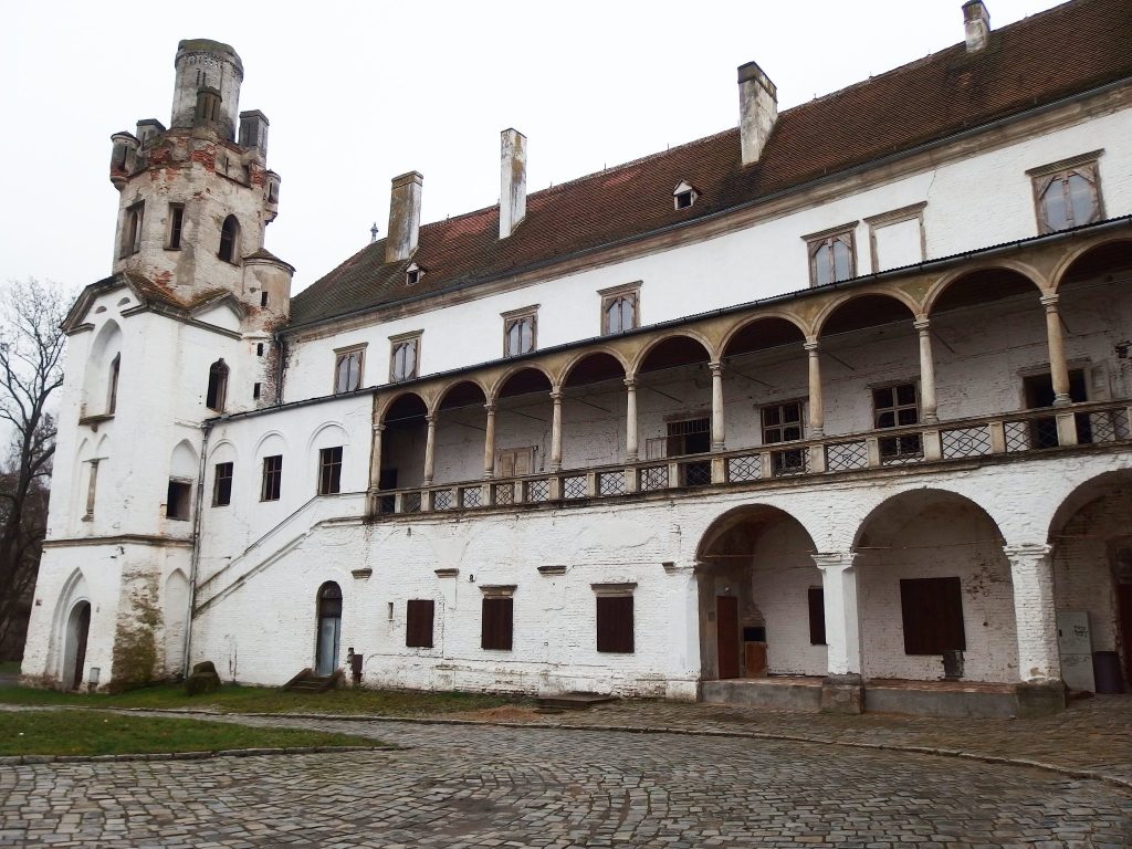Břeclav Castle: A Renaissance Castle Remodeled as a Romantic Ruin 3 Břeclav Castle