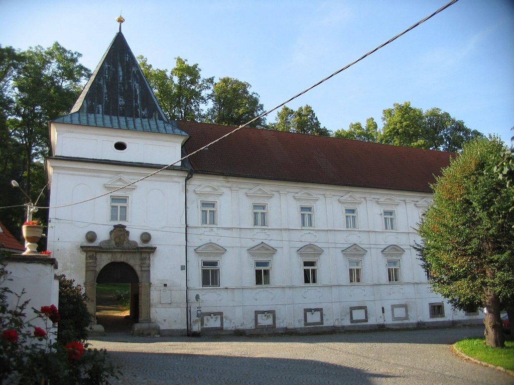 Žihobce Castle: A Medieval Fortress Transformed into a Baroque Castle 1 Žihobce Castle