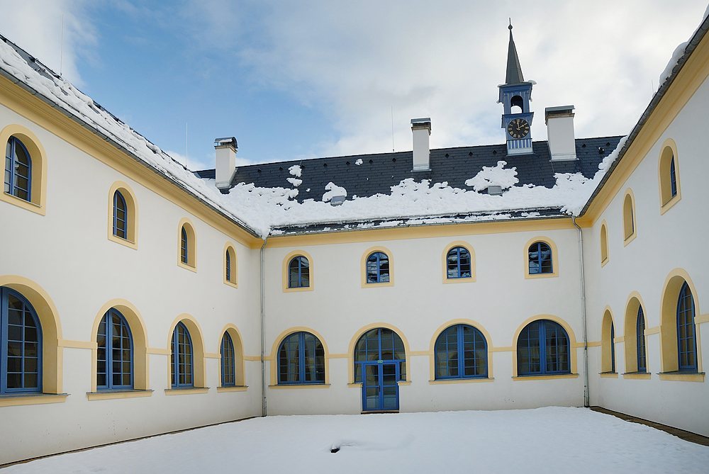 Franciscan Monastery in Hostinné: An Early Baroque Religious Complex 1 Františkánský klášter Hostinné