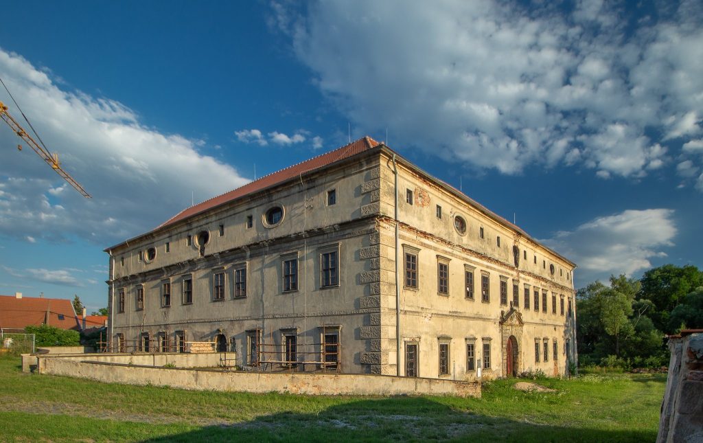 Stvolínky Castle: A Renaissance and Baroque Episcopal Residence 1 Stvolínky Castle