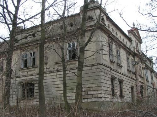 Petrovice Castle: A Baroque Estate in Prague, Czechia