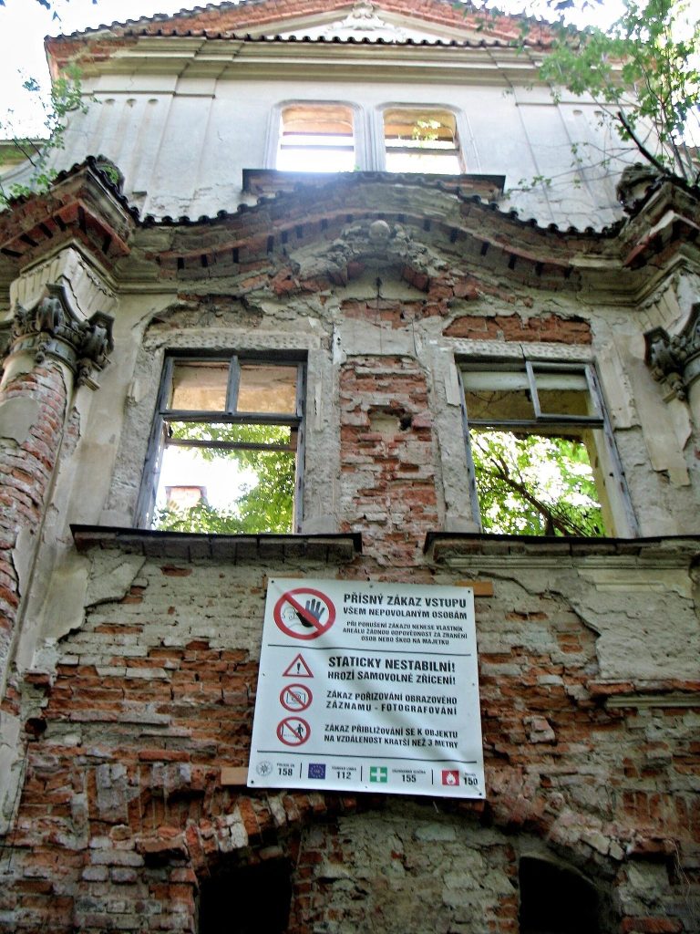Petrovice Castle: A Baroque Estate in Prague, Czechia 2 Petrovice Castle