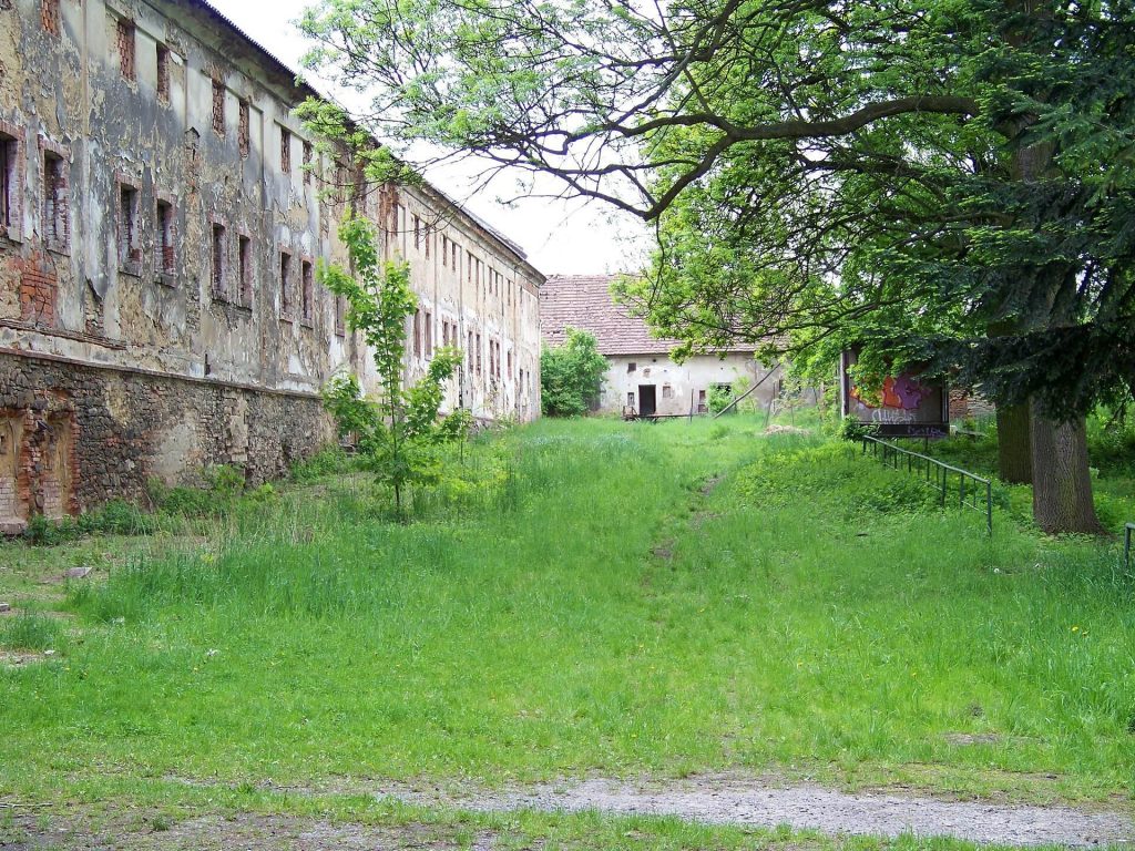 Petrovice Castle: A Baroque Estate in Prague, Czechia 3 Petrovice Castle