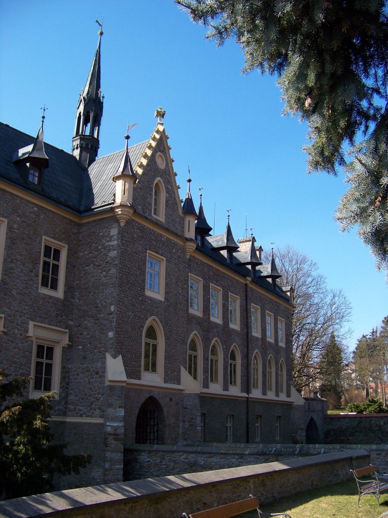 Zruč nad Sázavou Castle: A Medieval Castle and Neo-Gothic Chateau 2 Zruč nad Sázavou Castle