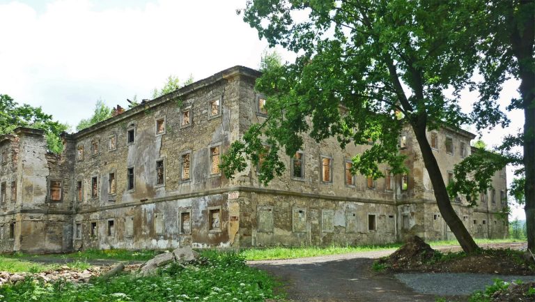 Lipová Castle: A Baroque Noble Residence in Czechia
