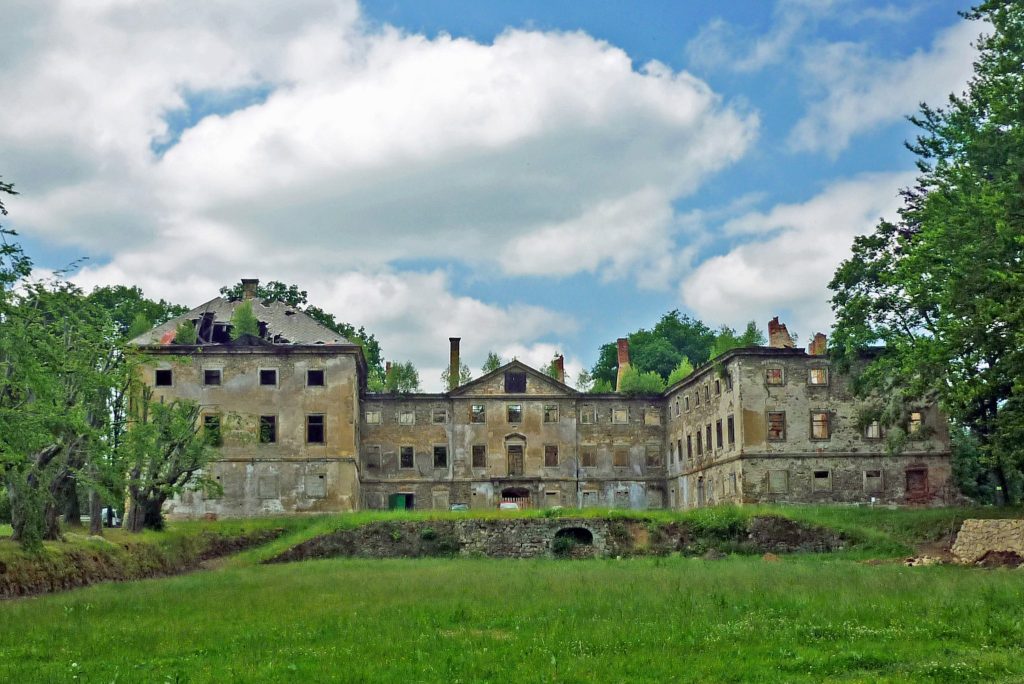 Lipová Castle: A Baroque Noble Residence in Czechia 2 Lipová Castle