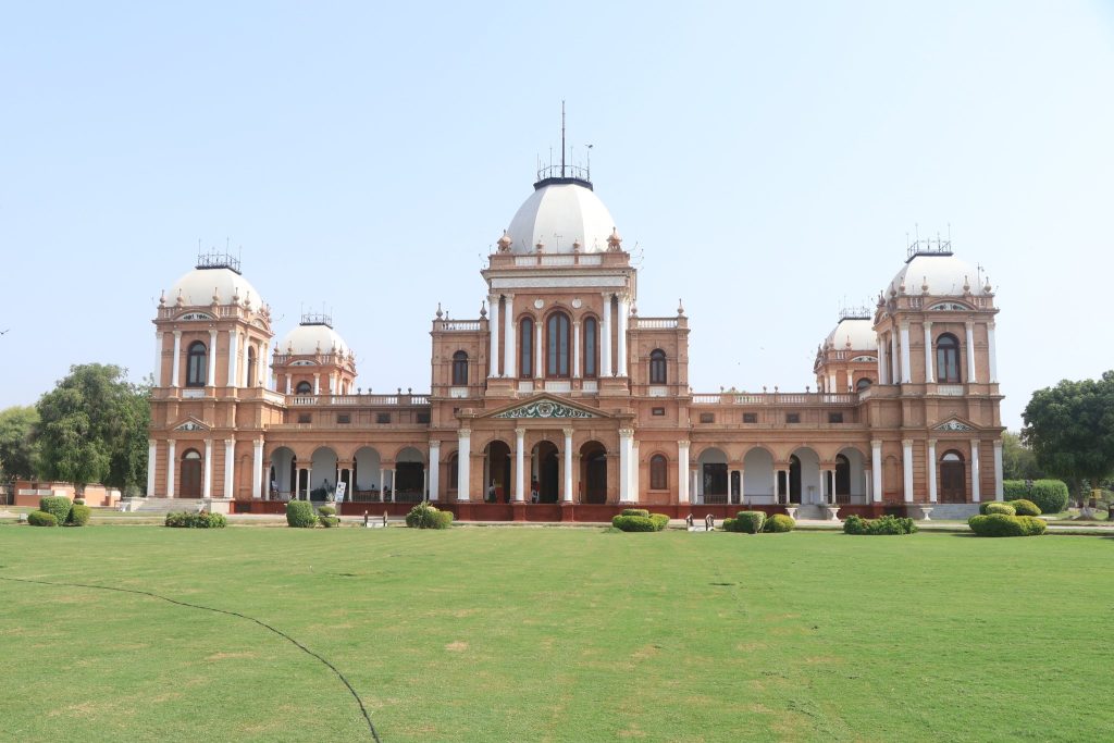 Noor Mahal: A Royal Palace of Bahawalpur, Pakistan 1 Noor Mahal