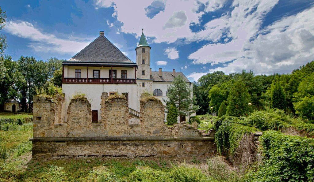Castle in Přerov nad Labem: A Renaissance Castle and Former Fortress 1 Castle in Přerov nad Labem