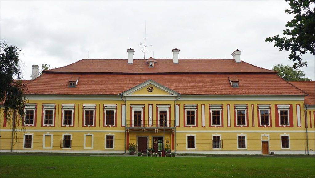 Červený Dvůr: A Renaissance Summer Residence and Baroque Château in Czechia 1 Červený Dvůr