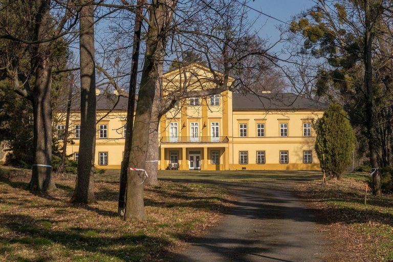 Štemplovec Castle: A Baroque and Empire-Style Residence in Czechia