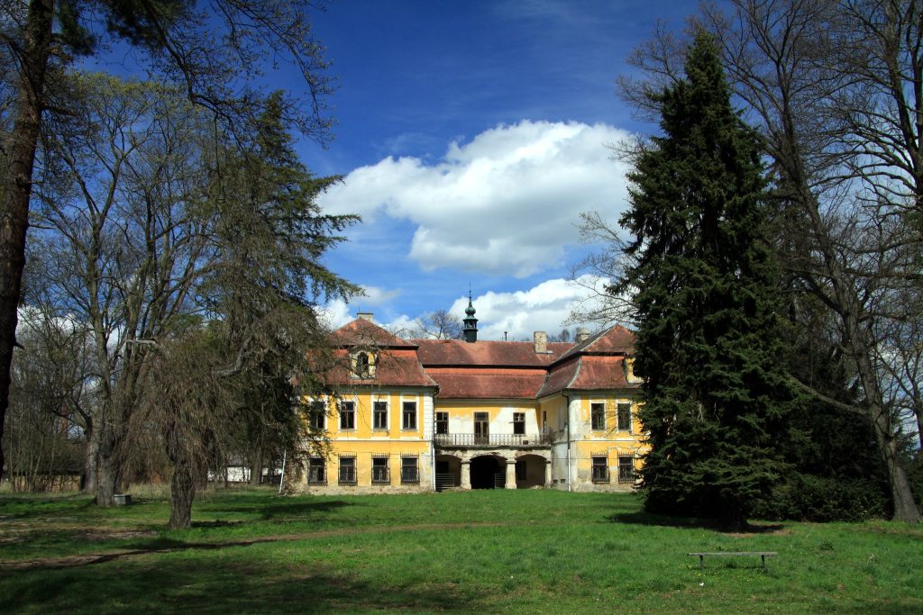 Smolotely Castle: A Medieval Fortress Transformed into a Late-Baroque Chateau 1 Smolotely Castle