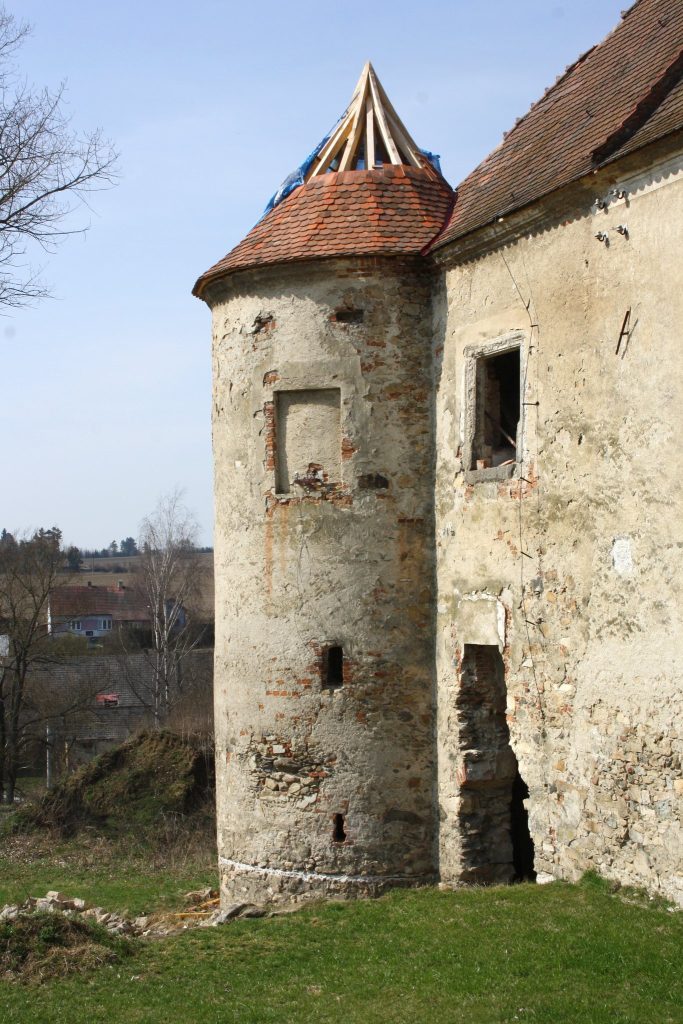 Stránecká Zhoř Castle: A Medieval Fortress and Renaissance Chateau in Czechia 3 Stránecká Zhoř Castle