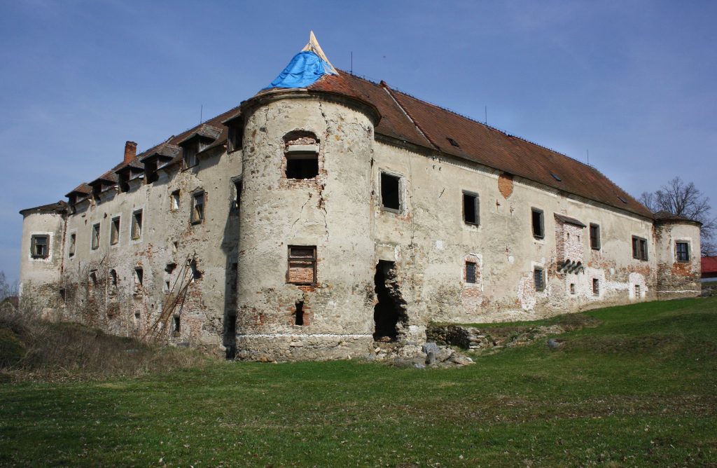 Stránecká Zhoř Castle: A Medieval Fortress and Renaissance Chateau in Czechia 4 Stránecká Zhoř Castle