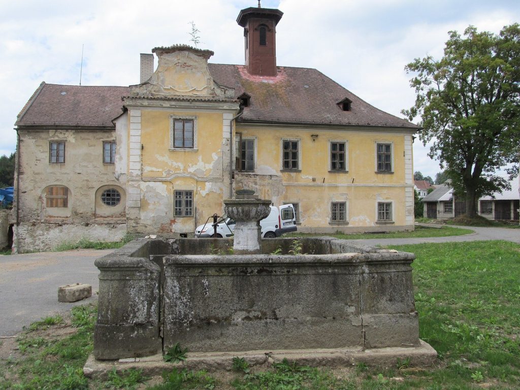 Nemilkov Castle: A Renaissance Chateau and Estate Center in Czechia 1 Nemilkov Castle