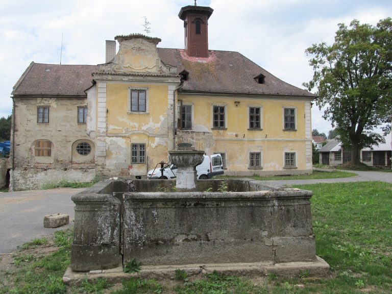 Nemilkov Castle: A Renaissance Chateau and Estate Center in Czechia