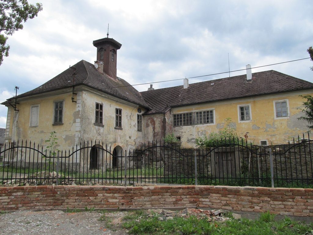 Nemilkov Castle: A Renaissance Chateau and Estate Center in Czechia 2 Nemilkov Castle