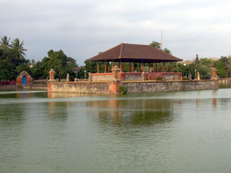 Taman Mayura: A Royal Garden in Mataram, Indonesia