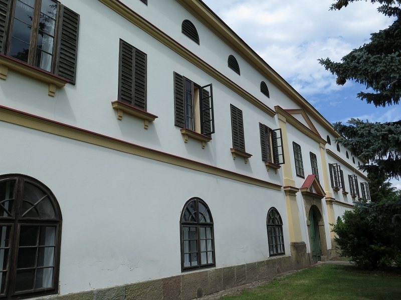 Kvasiny Castle: A Baroque Castle and Cultural Venue in Czechia 1 Kvasiny Castle