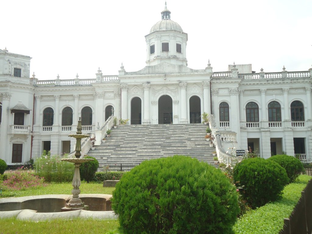 Tajhat Palace: A Historic Royal Residence and Museum in Bangladesh 4 Tajhat Palace
