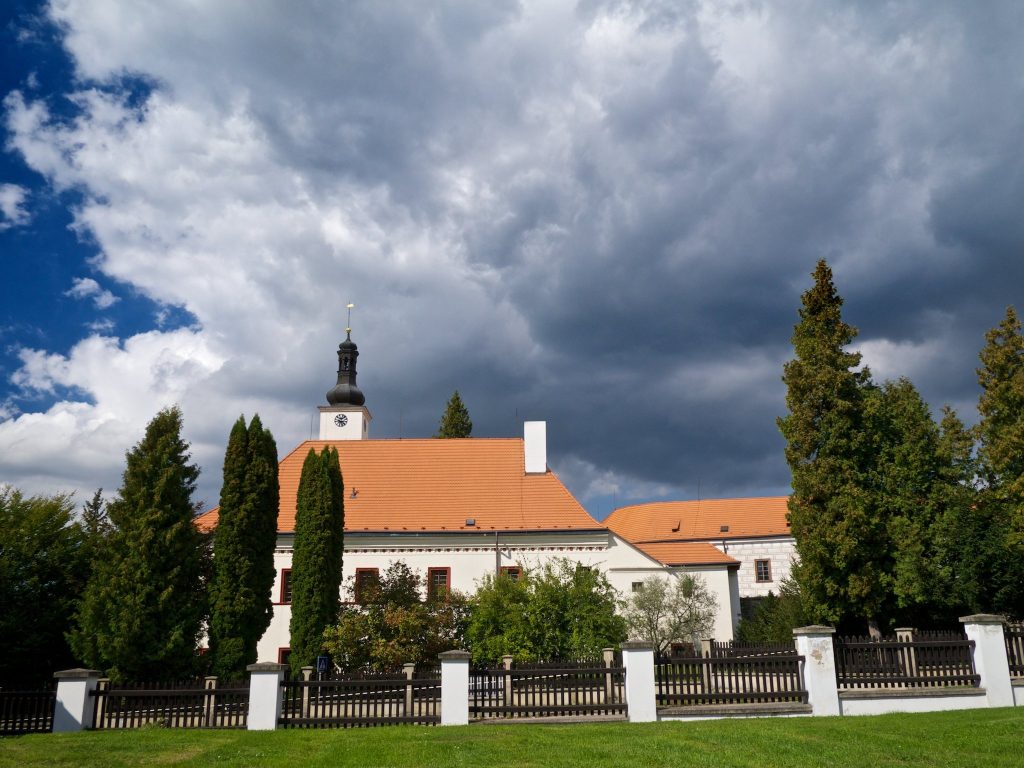 Komorní Hrádek Castle: A Medieval Fortress and Baroque Chateau in Czechia 3 Komorní Hrádek Castle