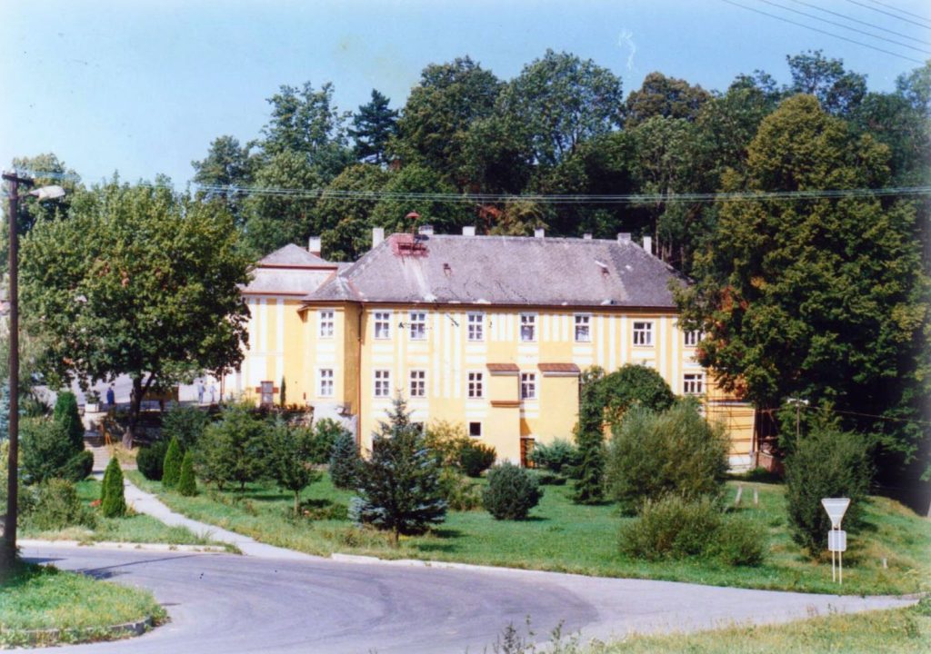 Puklice Castle: A Renaissance Fortress Transformed into a Classical Château 2 Puklice Castle