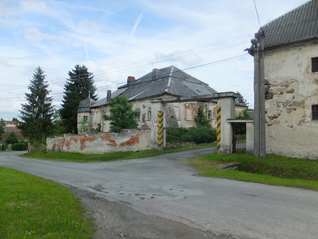 Castle Nedražice: A Baroque Castle in Czechia 2 Castle Nedražice