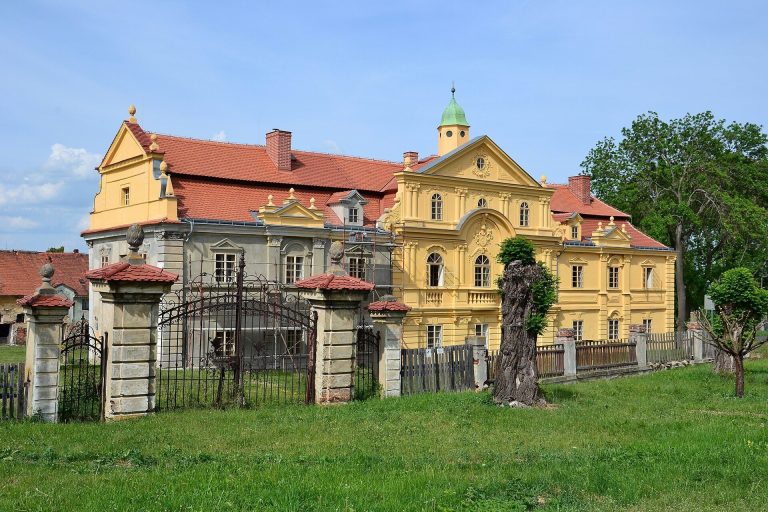 Poláky Castle: A Baroque Manor Castle in Czechia