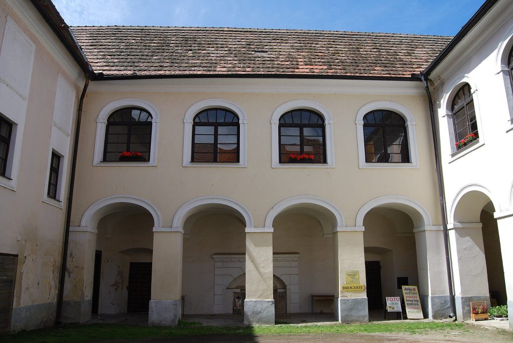 Louňovice pod Blaníkem Castle: A Historic Noble Residence in Czechia 2 Louňovice pod Blaníkem Castle