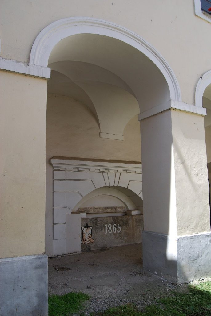Louňovice pod Blaníkem Castle: A Historic Noble Residence in Czechia 3 Louňovice pod Blaníkem Castle