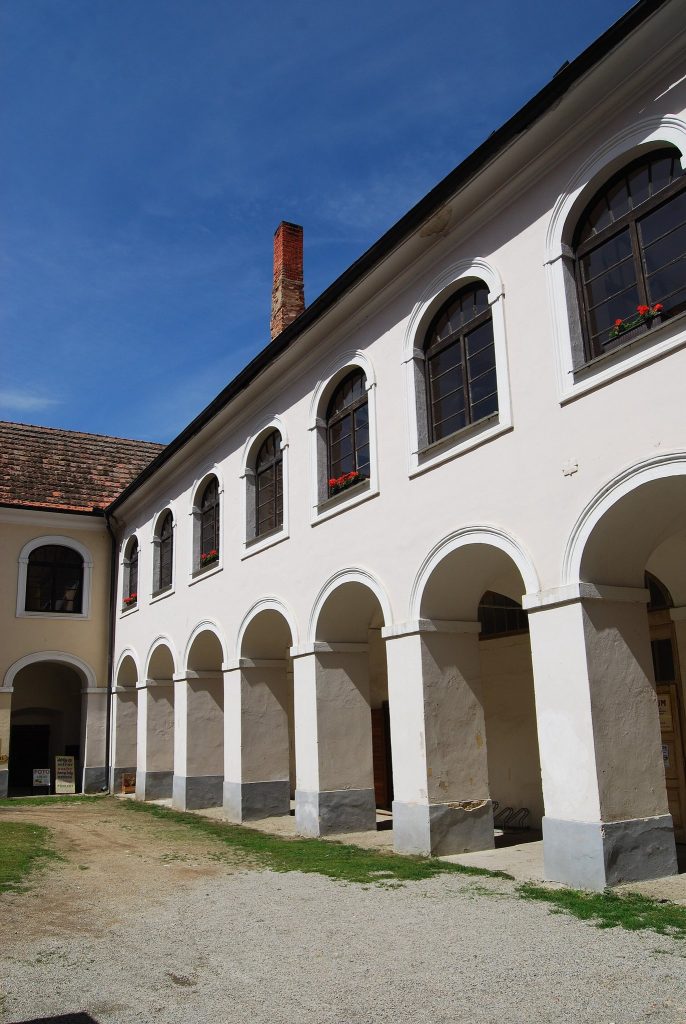 Louňovice pod Blaníkem Castle: A Historic Noble Residence in Czechia 5 Louňovice pod Blaníkem Castle