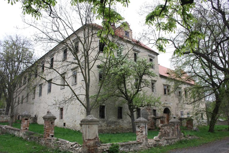 Encovany Castle: A Renaissance Estate in Czechia