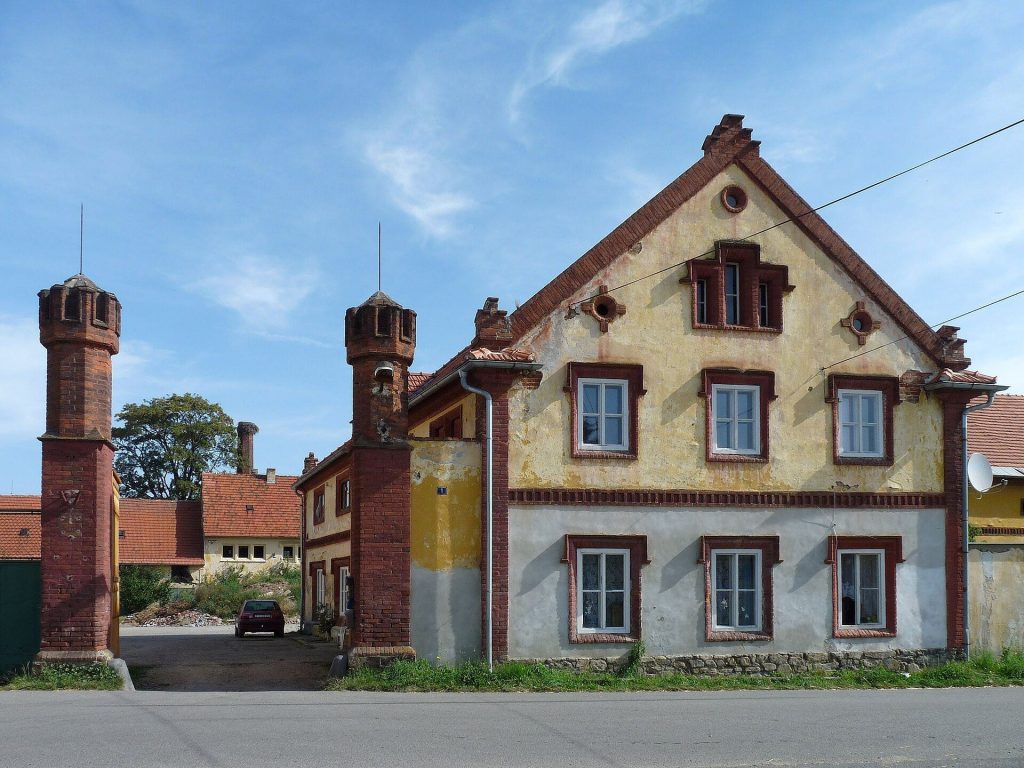 Dub Château: A Neo-Gothic Château in Czechia 4 Dub Château