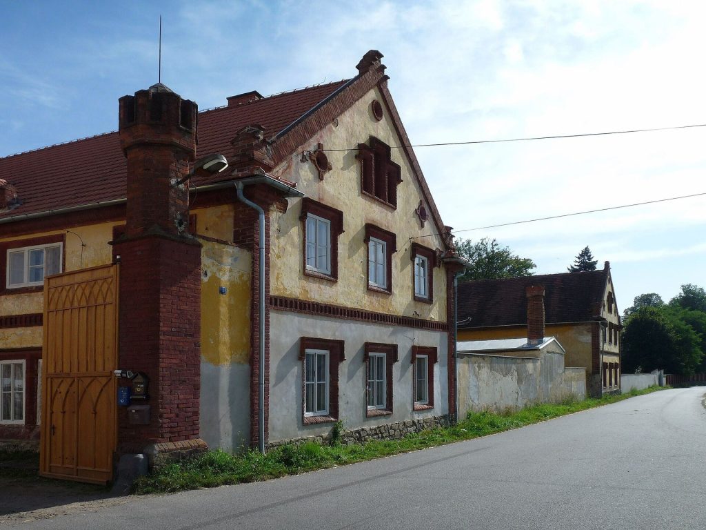 Dub Château: A Neo-Gothic Château in Czechia 5 Dub Château