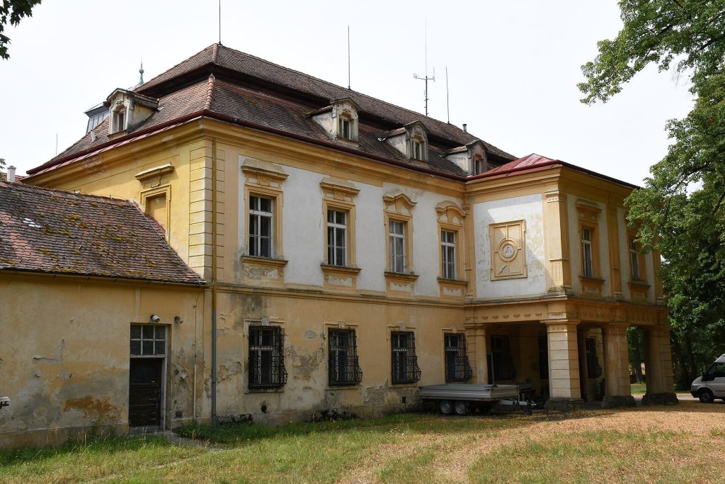 Lechovice Castle: A Baroque Premonstratensian Residence in Czechia 1 Lechovice Castle