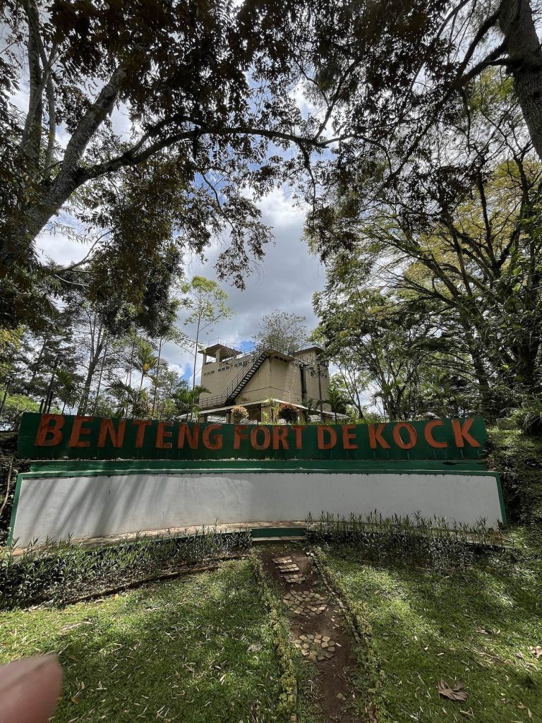 Fort de Kock: A Dutch Colonial Fortification in Indonesia 1 Fort de Kock