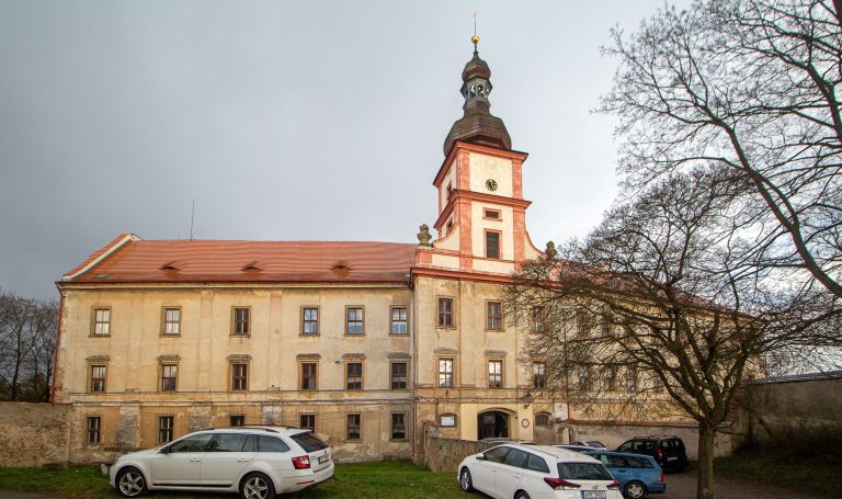 Bělá pod Bezdězem Castle: A Bohemian Fortress and Noble Residence