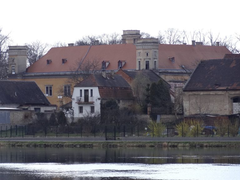 Dolní Beřkovice Castle: A Renaissance and Neo-Renaissance Estate in Czechia