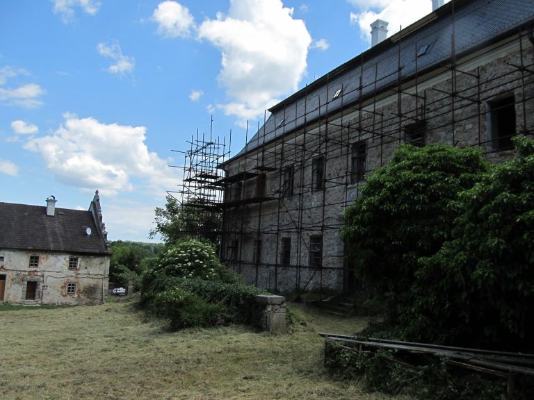 Bratronice: A Czech Chateau and Fortified Residence