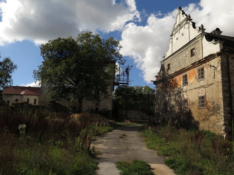 Bratronice: A Czech Chateau and Fortified Residence 2 Bratronice