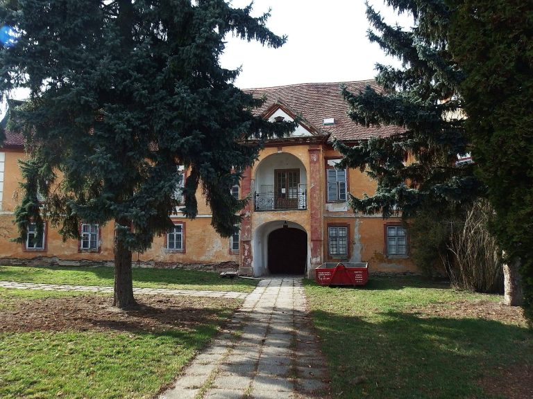 Dobromilice Castle: A Baroque and Rococo Manor in Czechia
