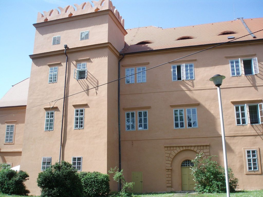 Petrohrad Castle: A Renaissance and Baroque Chateau in Czechia 3 Petrohrad Castle