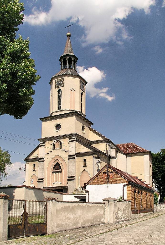 Church of Saint Nicholas in Pyskowice: A Historic Roman Catholic Parish Church 1 Church of Saint Nicholas in Pyskowice