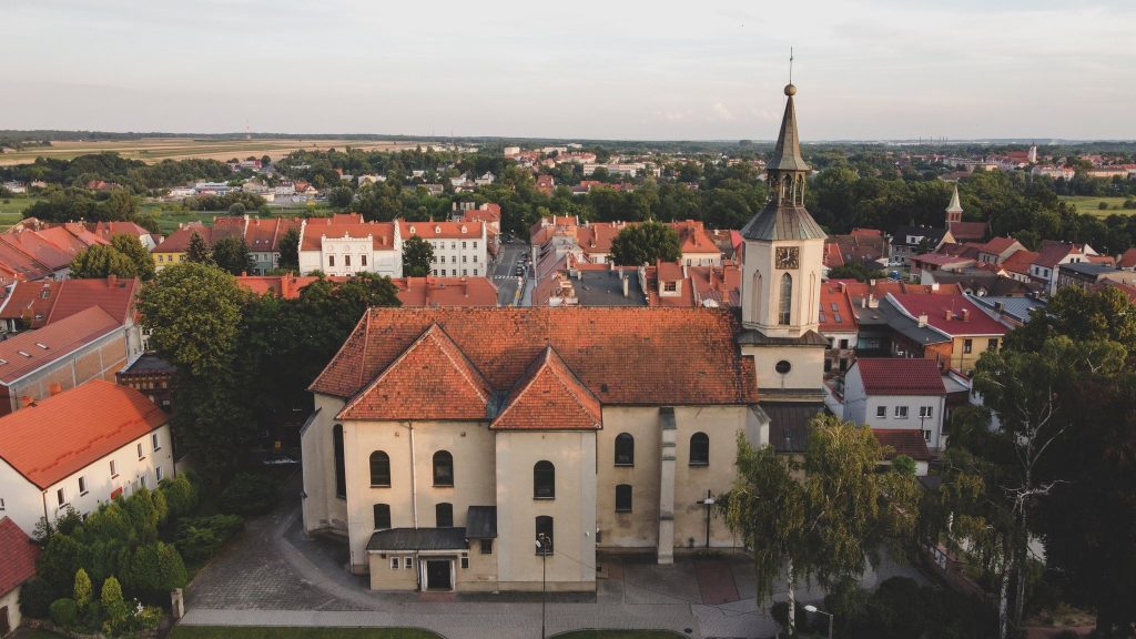 Church of Saint Nicholas in Pyskowice: A Historic Roman Catholic Parish Church 3 Church of Saint Nicholas in Pyskowice