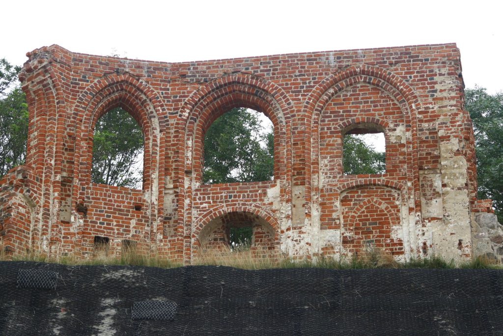 Ruins of the Church in Trzęsacz: A Gothic Church Lost to Coastal Erosion 2 Ruins of the church in Trzęsacz