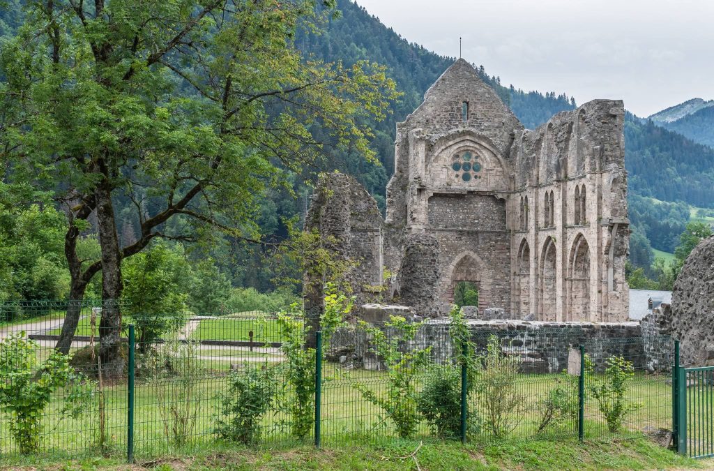 Aulps Abbey: A Cistercian Monastery and Ecclesiastical Lordship in France 3 Aulps Abbey