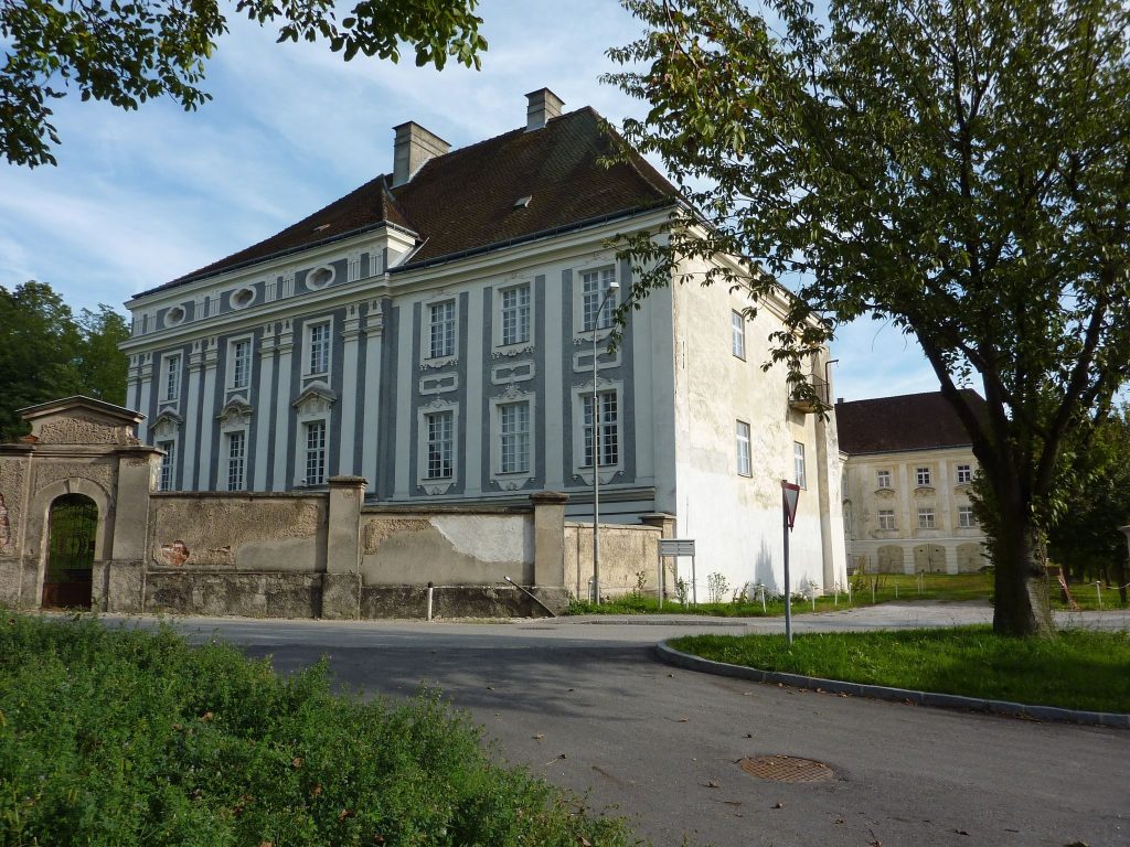 Säusenstein Abbey: A Former Cistercian Monastery in Austria 1 Säusenstein Abbey