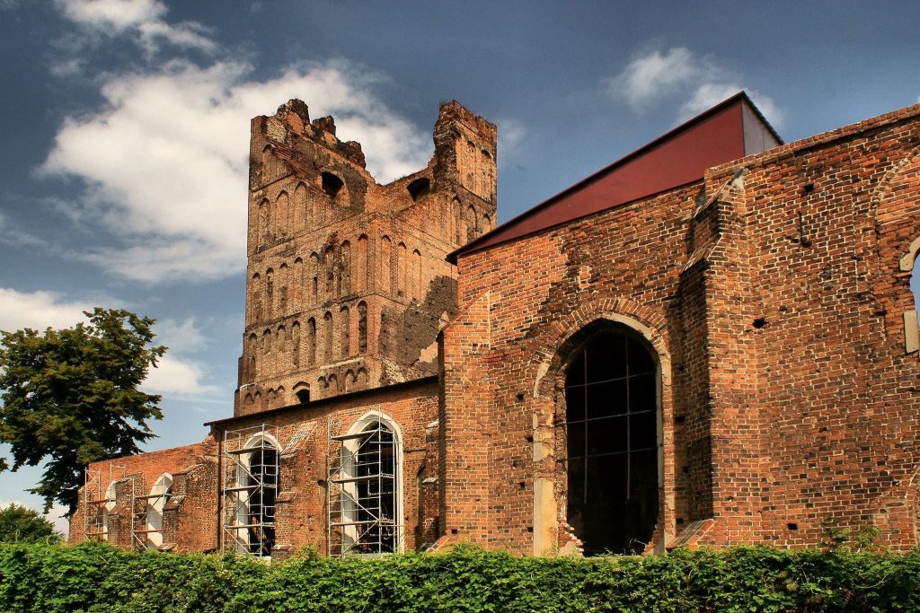 Church of St. Nicholas in Głogów: Historic Parish Church and Ruin 5 Church of St. Nicholas in Głogów