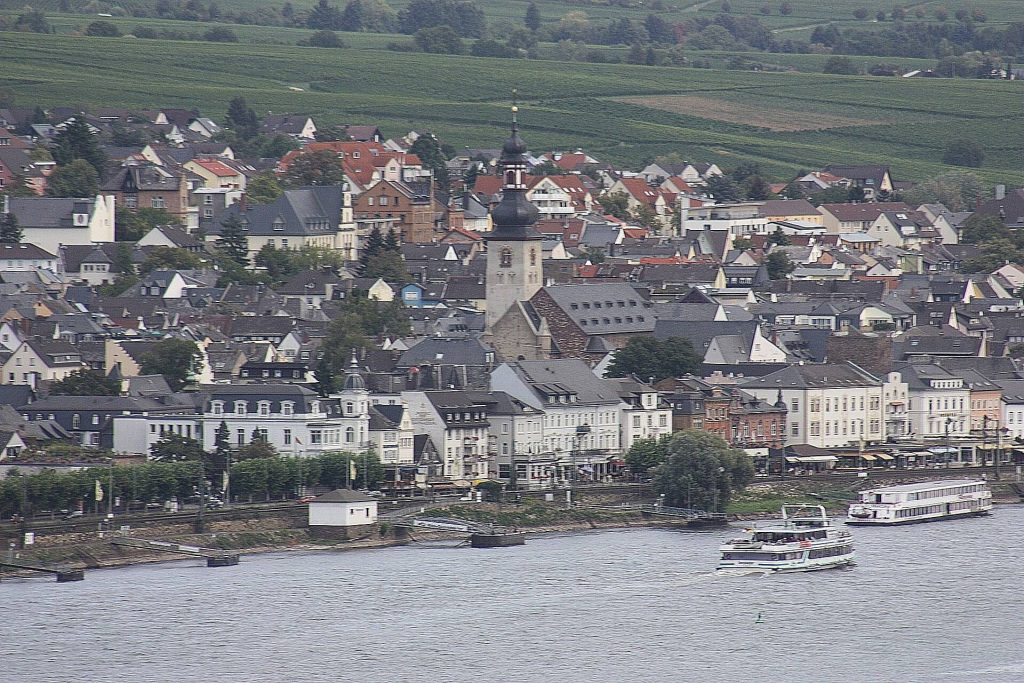 St. Jakobus, Rüdesheim: A Historic Catholic Church in Germany 1 St. Jakobus, Rüdesheim