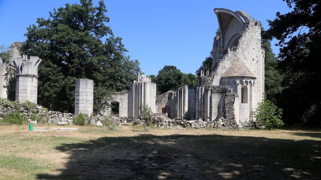 Benedictine abbey in Vértesszentkereszt
