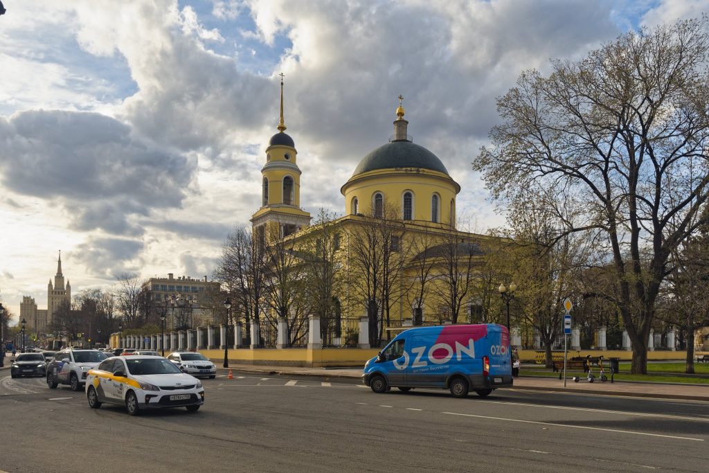 Greater Church of the Ascension: A Russian Orthodox Landmark in Moscow 2 Greater Church of the Ascension